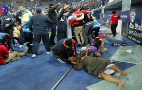 شاهد بالفيديو: لحظة سقوط الجماهير العُمانية من المدرجات أثناء الاحتفال بفوز فريقها! 
