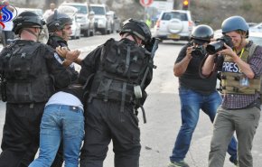 قوات الاحتلال تعتقل فلسطينيين بالضفة المحتلة