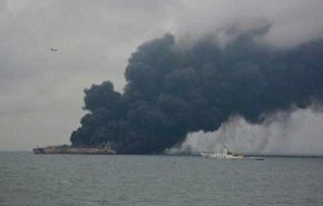 الخارجية الايرانية: لا انباء عن مصير طاقم ناقلة النفط المنكوبة


