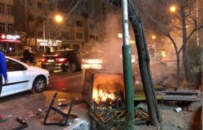 صورة.. شاهد كيف فبرك مثيرو الشغب بايران حادثة قتل 