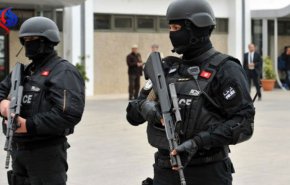 الشرطة التونسية تطلق قنابل الغاز لتفريق محتجين ضد الغلاء 