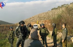 بحماية الاحتلال.. مستوطنون يجرفون أراضي فلسطينية بنابلس
