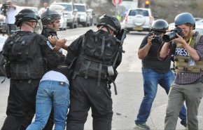 مواجهات في العيسوية شمال شرق القدس والاحتلال يعتقل شابين