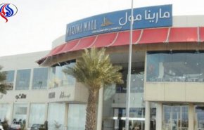 شاهد..سعودي ينهار ويسقط أرضاً على كورنيش الدمام بعد حرمانه العمل