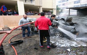 بالصور.. انفجار سيارة في صيدا واصابة أحد قياديي حماس
