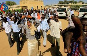 الشرطة السودانية تطلق قنابل مسيلة للدموع في الخرطوم

