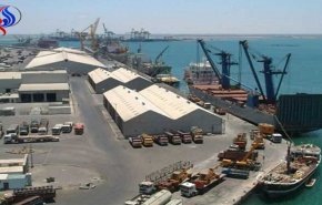 بحرية العدوان السعودي تمنع دخول 13 سفينة إلى ميناء عدن