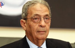 شاهد عمرو موسى يسخر من سياسية مصرية.. فماذا قال لها؟