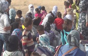 عسكريو حميميم الروس يرصدون تدفقا للاجئين من عفرين