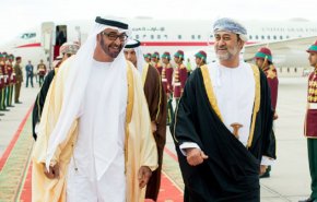 بعد حذفها لقطر من الخارطة .. هذا ما فعلته الإمارات بسلطنة عمان !