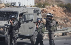 رصاص إسرائيلي يصيب طفلاً فلسطينياً برأسه أثناء نومه 