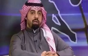 شاهد :مذيع كويتي يتعرض لموقف محرج على الهواء مباشرة !