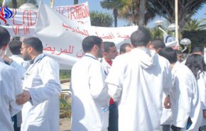 الجزائر.. أطباء مقيمون يتهمون السلطات بعرقلة هجرتهم إلى الخارج!