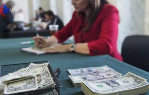 الدولار يتجاهل تدخل الرئيس الأمريكي ويواصل التراجع
