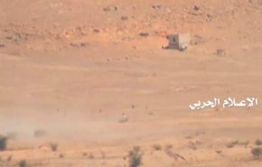 الجيش اليمني يدمر مدرعة محملة بمرتزقة العدوان السعودي