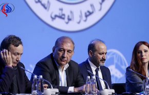 بالصور.. معارضون سوريون يفترشون الأرض في سوتشي!