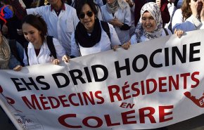 الأطباء الجزائريون يهددون باستقالة جماعية