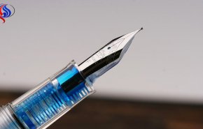 لهذا السبب الأقلام والأختام بالحبر الأزرق!