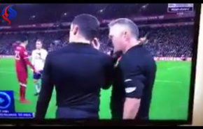 بالفيديو... حكم مباراة ليفربول وتوتنهام يثير الجدل والسبب!