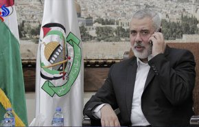 هنية يتصل بوالدة الشهيد احمد جرار 