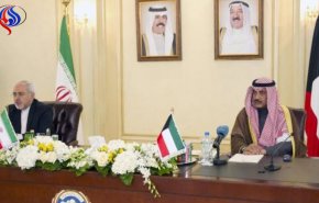 ظريف يبحث مع نظيره الكويتي العلاقات الثنائية وتطورات المنطقة