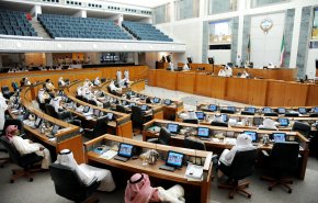 البرلمان الكويتي يوافق على قبول غير الكويتيين في الجيش 