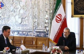 لاريجاني: الغرب تنقصه الخبرة بتغيرات المنطقة