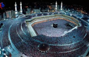 صورة صادمة لسعوديات في ساحة الحرم المكي..!