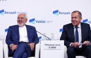 ظريف: بامكان روسيا المساهمة في بناء آلية للحوار في الخليج الفارسي