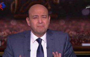 بالفيديو.. عمرو أديب يسخر من فتوى «سيلفي الحج» 