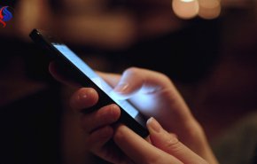 3 تطبيقات للحفاظ على العين خلال تصفّح الهاتف ليلا