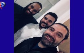 السجين يلتقط سيلفي مع السجان مبتسماً.. صورة تثير جدلاً واسعاً!