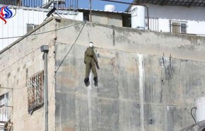 دمى الجنود المشنوقة تثير ليبرمان! + فيديو وصورة