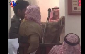 لهذا السبب تم إنزال خطيب مسجد بالسعودية بعنف عن المنبر!