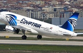 شخص يعرض حياة ركاب طائرة مصرية بعد إقلاعها من سلطنة عمان!!