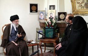 بالصور.. قائد الثورة يزور أسرة شهيد أحداث باسداران الأخيرة