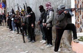 المسلحون يقصفون قافلة تنقل 300 عائلة لمنعها من مغادرة الغوطة