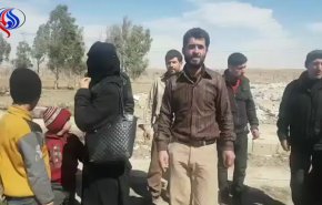 فيديو لخروج عشرات العائلات من الغوطة الشرقية بريف دمشق