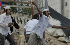 تصرف وحشي.. مستوطنون يهاجمون حافلة أطفال في سلفيت