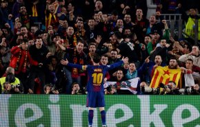 ميسي يتعملق مجددا ويؤهل برشلونة 