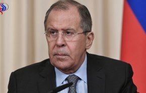 شاهد... لافروف يسقط أرضا أمام الجمهور!