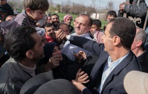 بالفيديو/ الاسد يلتقي بعدد من أهالي الغوطة الشرقية
