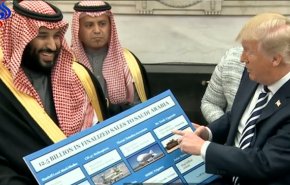 شاهد.. هكذا أهان ترامب بن سلمان ليستعرض مليارات حلبها منه!