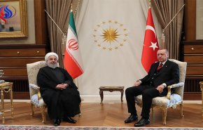 روحانی یؤكد علي تنمیة العلاقات بین طهران وانقرة
