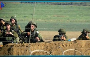 بالفيديو : قناص صهيوني يردي شابا فلسطينيا وسط فرح جنود الاحتلال.