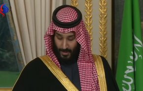 بالفيديو؛ حركات مريبة لابن سلمان تثير سخرية واسعة ومتابعوها يشبهونه بـ..!