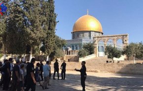 عشرات المستوطنين يقتحمون المسجد الأقصى المبارك