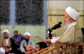 آية الله مكارم شيرازي: الدول المجرمة اعتدت على سوريا وفق شريعة الغاب