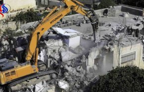 الاحتلال يوزع أوامر هدم في قرية قلنديا شمال القدس