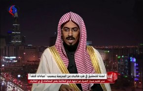 داعية سعودي ينشر صورةً له برفقة أخته من دون حجاب!